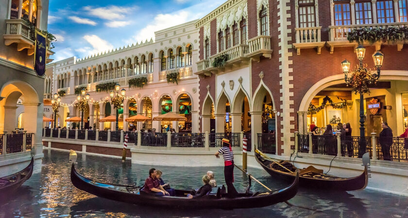 İzmir Çıkışlı İtalya`nın İncileri & Büyülü Venedik Karnavalı Turu