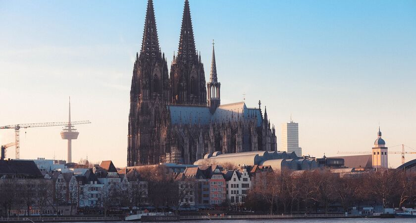 İzmir Çıkışlı Bayram ve Ara Tatile Özel Express Benelüks & Almanya & Fransa Turu